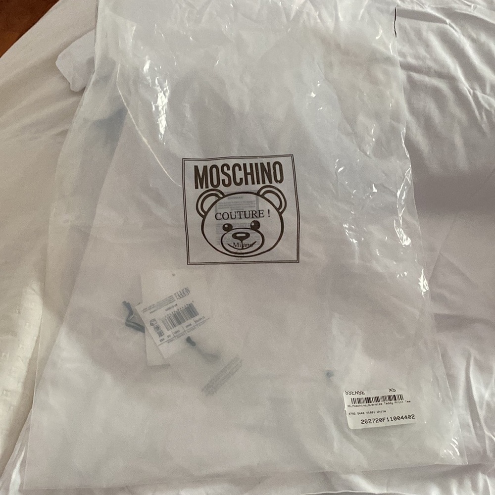 Moschino T-Shirt - Picture 6 of 6